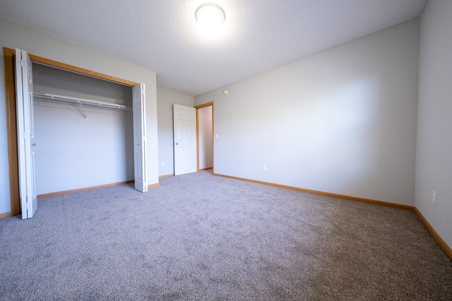 Building Photo - 12101 Waconia Cir NE