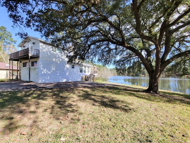 Building Photo - Escape to your updated 3-bed, 2-bath oasis in Goodrich, TX, featuring modern finishes, an open la...