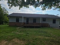 Building Photo - Single-Level 3 Bedroom Home with Hardwood Floors, Stainless Appliances, and Backyard in Crossville