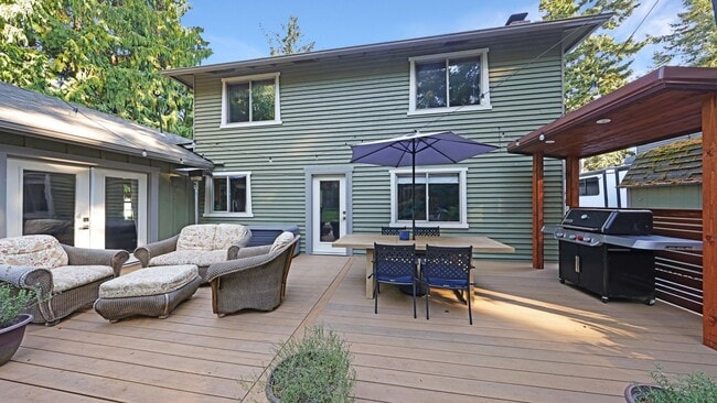 Building Photo - 3 Bed 2.5 Bath - Exceptional Condition - P...