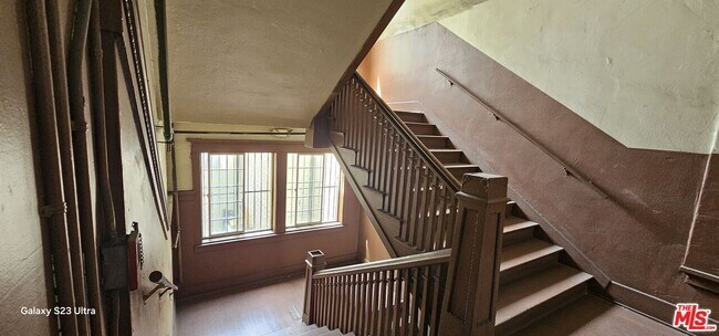 Building Photo - 1604 W Pico Blvd