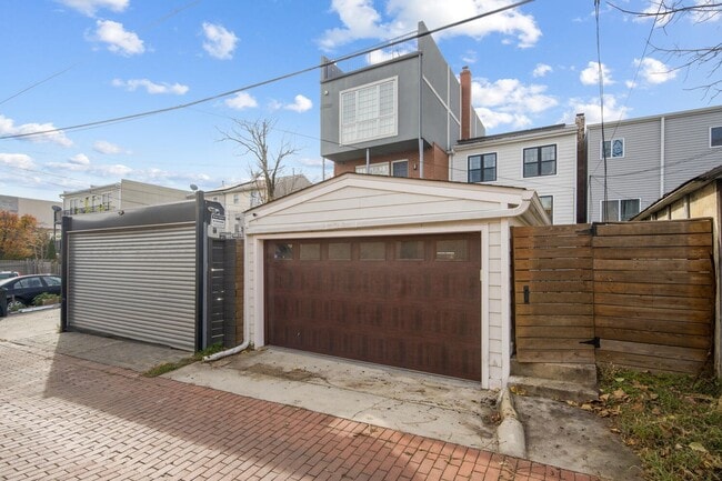 Building Photo - FURNISHED style in NoMA with Garage Parking