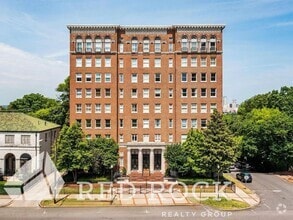 Building Photo - Historic Highland Plaza Efficiency / Studi...