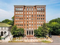 Building Photo - Historic Highland Plaza Efficiency / Studi...