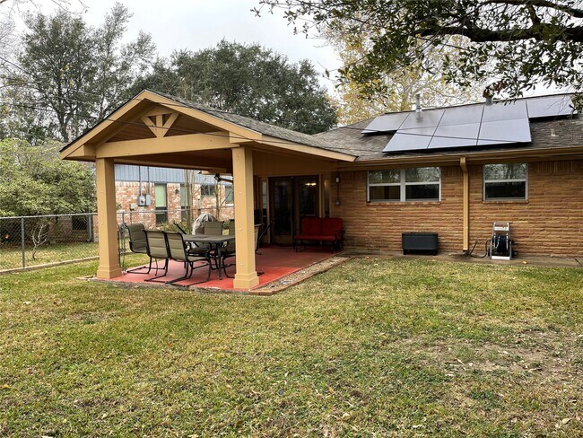 Building Photo - 11303 Greenwillow Dr