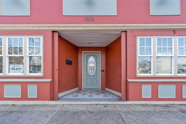 Building Photo - 1601 W Cary St