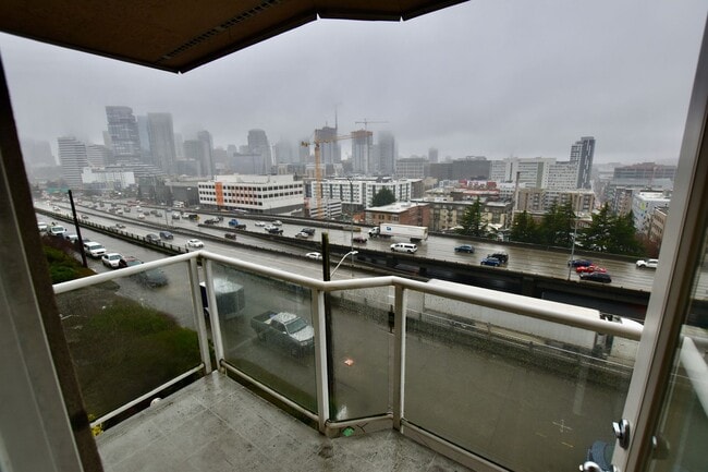 Building Photo - Capitol Hill 2 Bedroom w/ Incredible Views! Available Now!