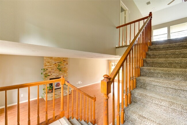 Building Photo - 15403 Meadow Village Dr