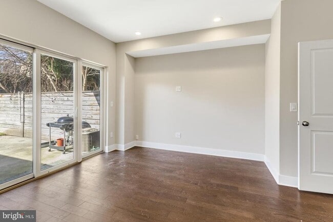 Building Photo - 1250 N 25th St