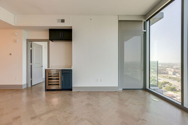 Building Photo - 2 Bedroom Luxury Condo w/ Exquisite Design and World-class Service