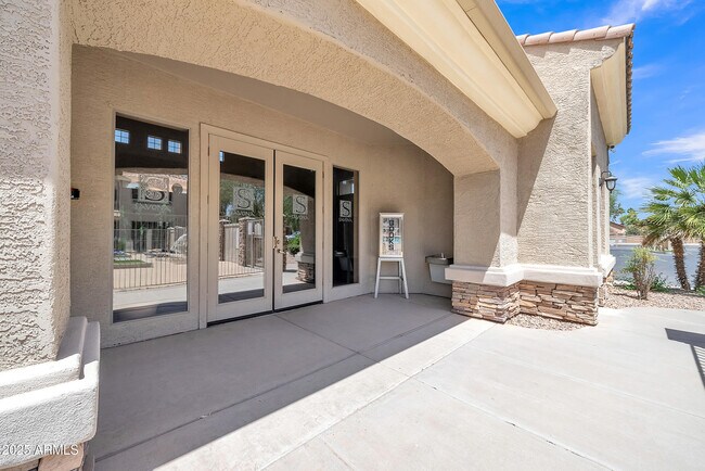 Building Photo - 955 E Knox Rd