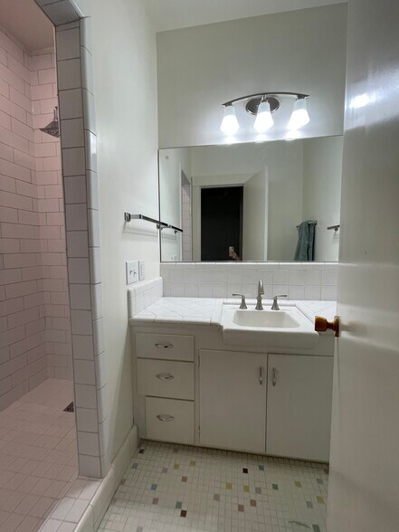 Building Photo - 264 E 4800 S