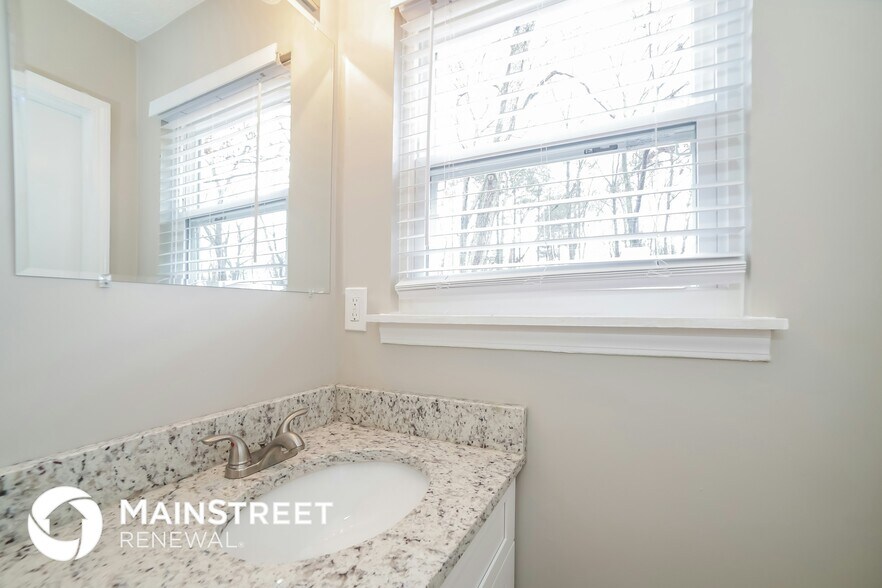 Building Photo - 5885 S Quail Dr