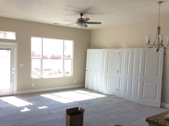Building Photo - Townhome in Hurricane