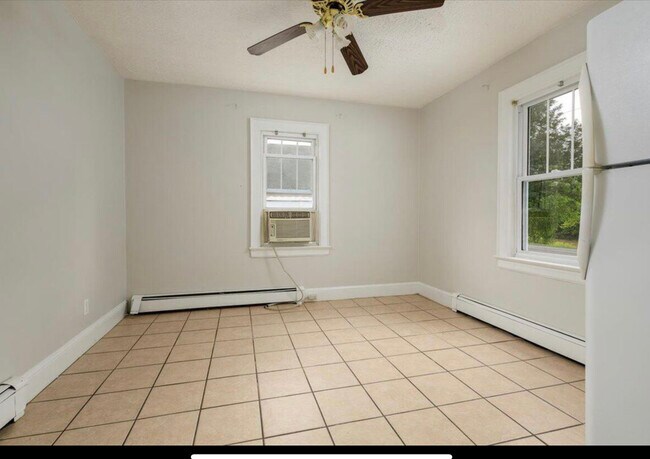 Building Photo - 316 E Riverside Dr