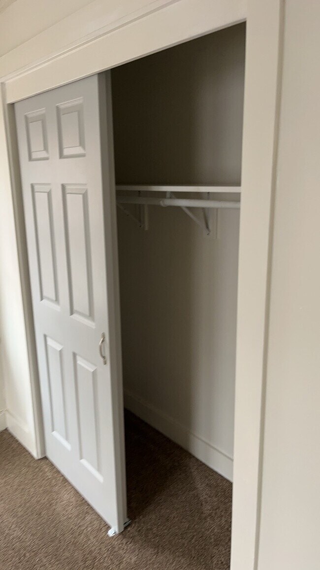 Building Photo - 32 Stafford Ave