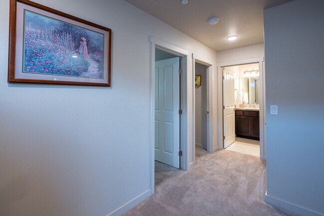 Building Photo - 5 S Kellogg St