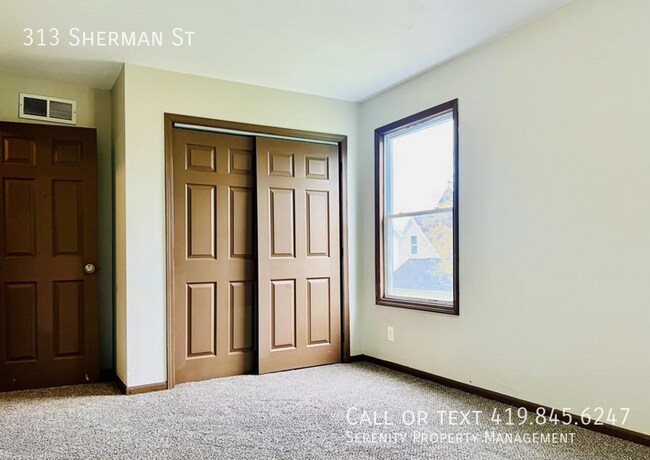 Building Photo - 313 Sherman St