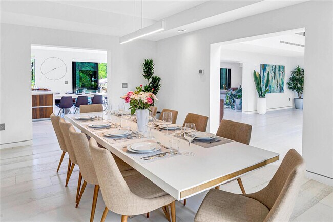 Building Photo - 1430 S Ocean Dr