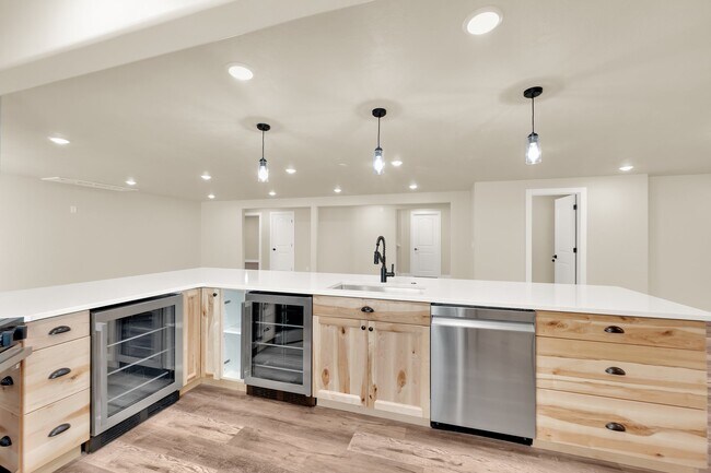 Building Photo - 4333 Park Hollow Ln