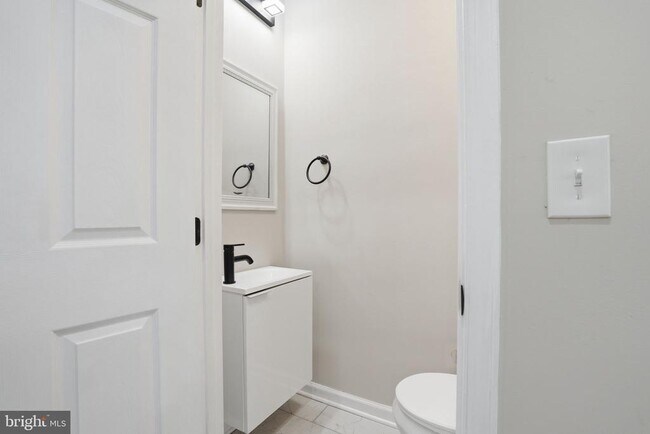 Building Photo - 2710 Mura St