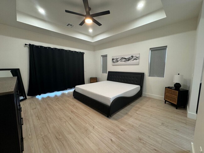 Building Photo - 6129 Lago Grande Dr