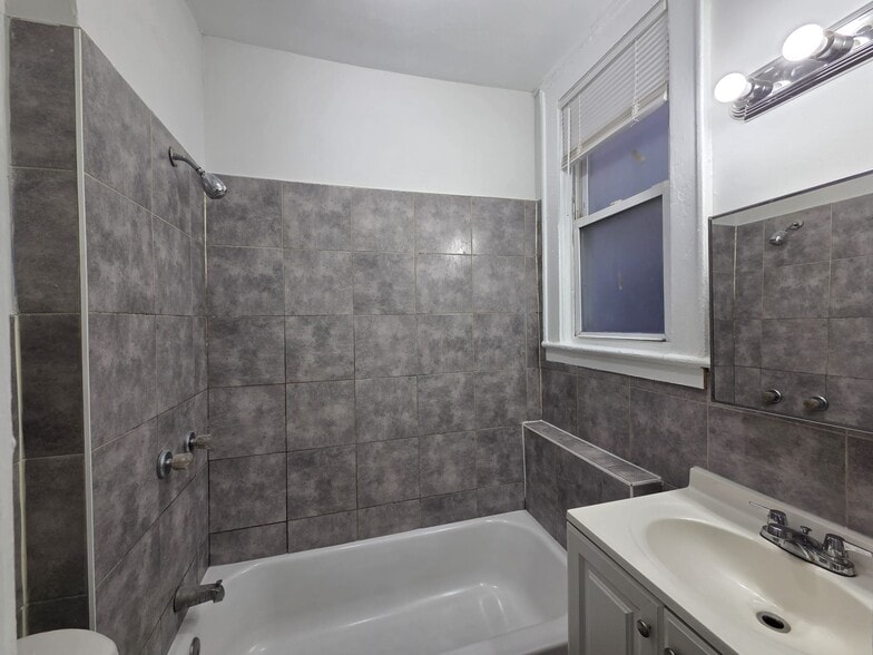 Building Photo - 1171 W Front St