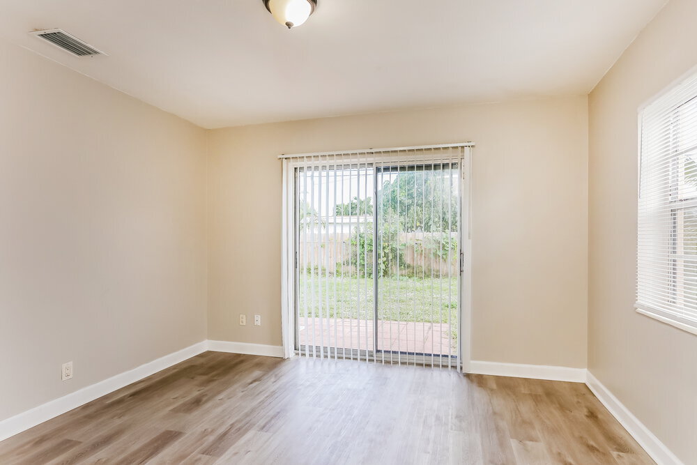 Building Photo - 570 SW 31st Ave