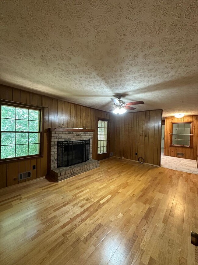 Building Photo - 375 Segrest Cir
