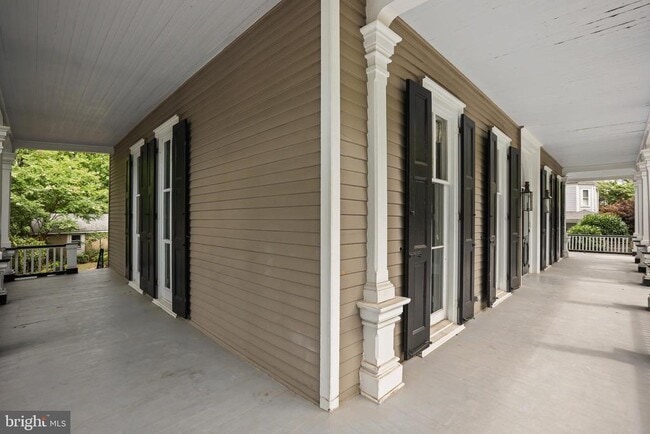 Building Photo - 12 Murray Pl