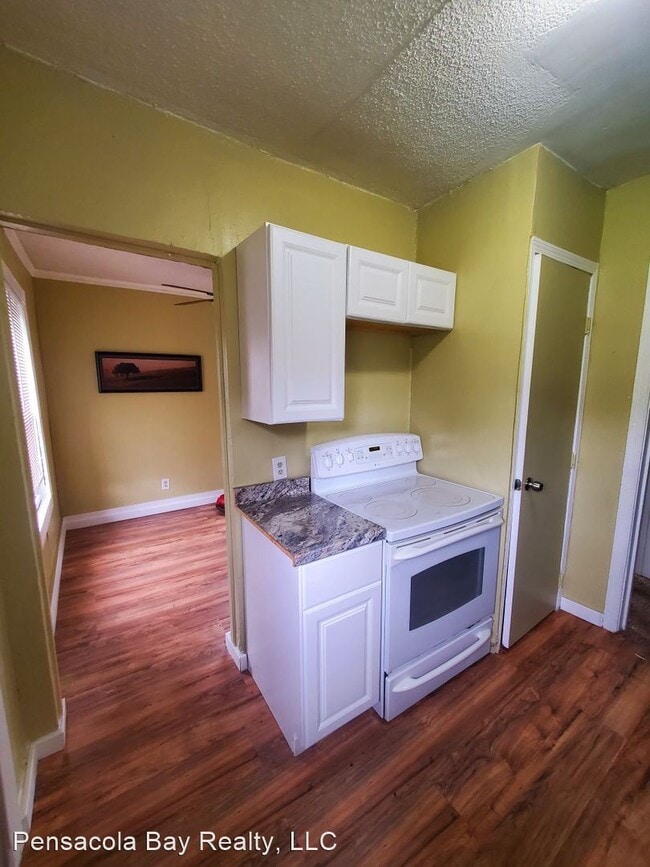 Building Photo - 3 br, 1 bath House - 42 Gloucester Ave