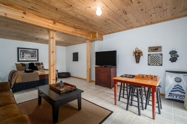 Building Photo - 363 Palisade Dr