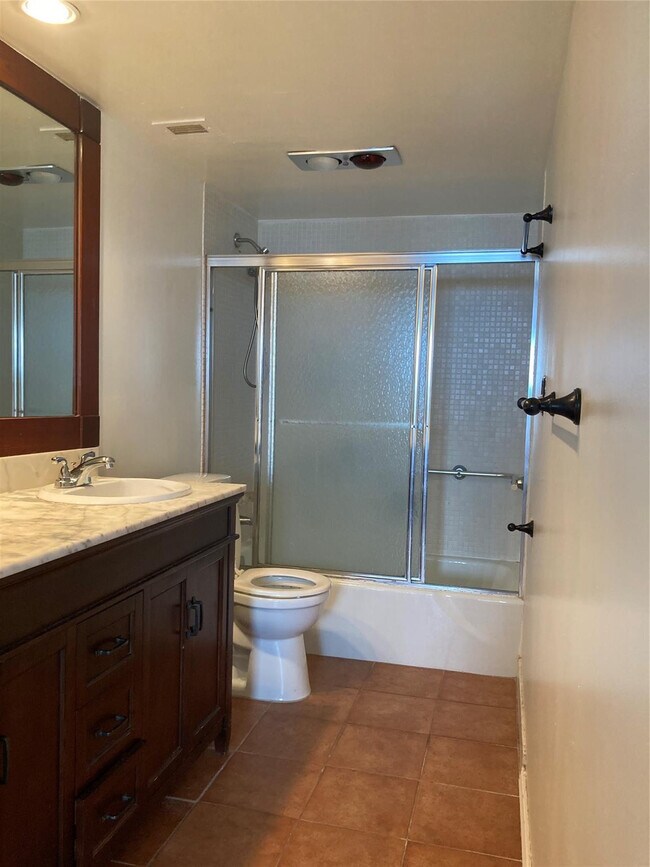 Building Photo - 405 N Ocean Blvd