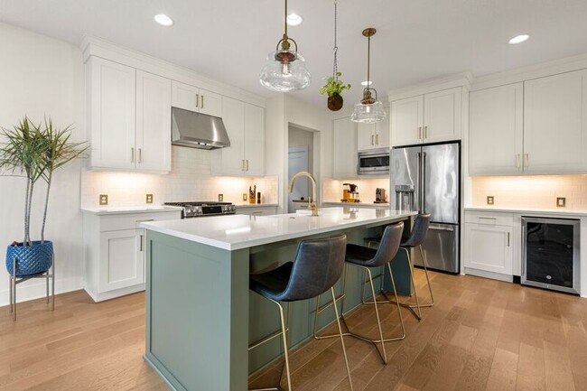 Building Photo - 4090 NE 6th Ave