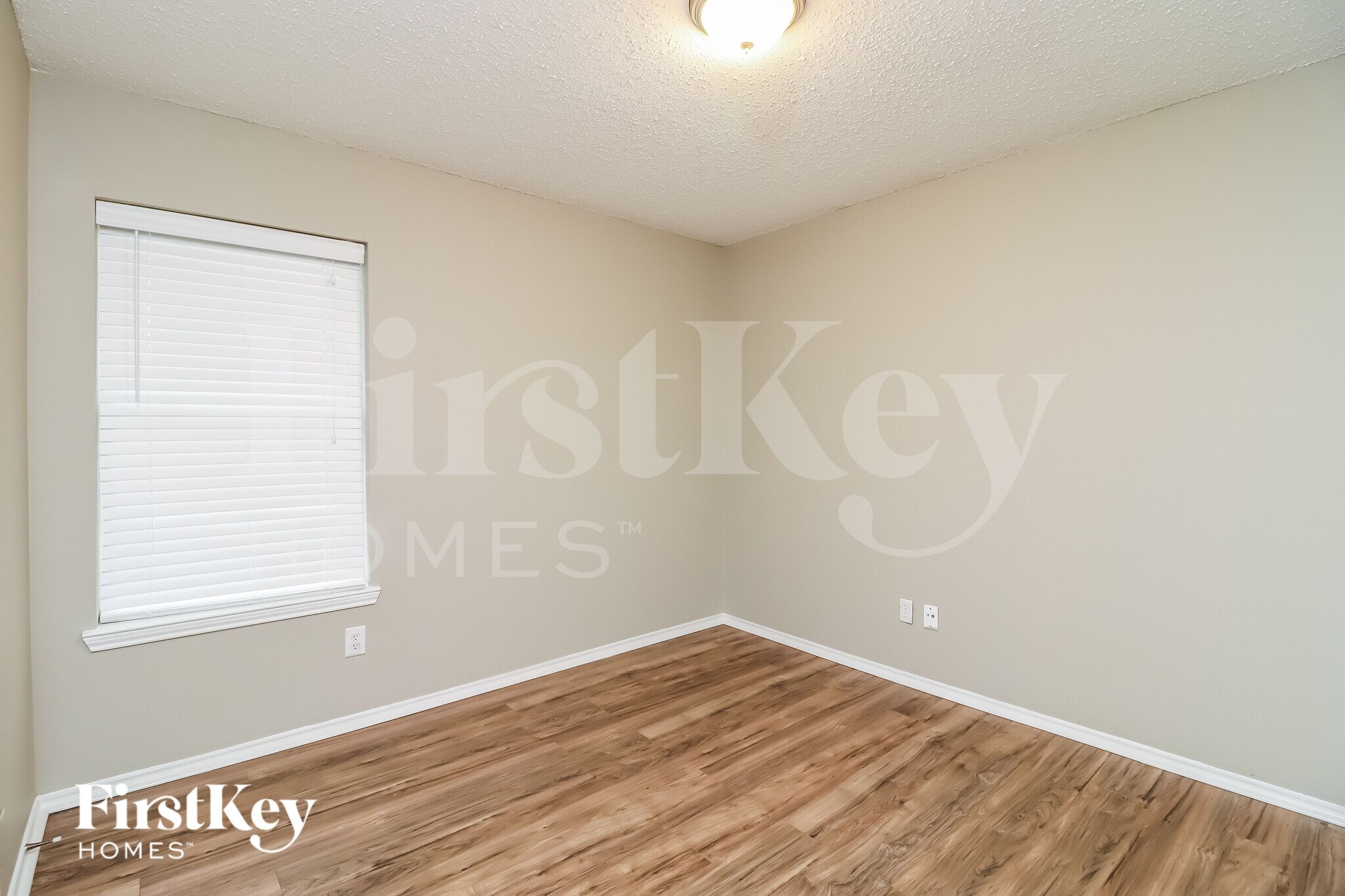 Building Photo - 729 Ridge Top Dr