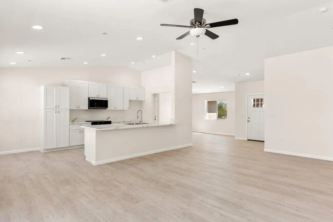 Building Photo - 21471 Reed Pl