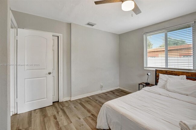 Building Photo - 6039 SW 38th St