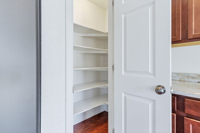 Building Photo - 10827 Ventura Ct