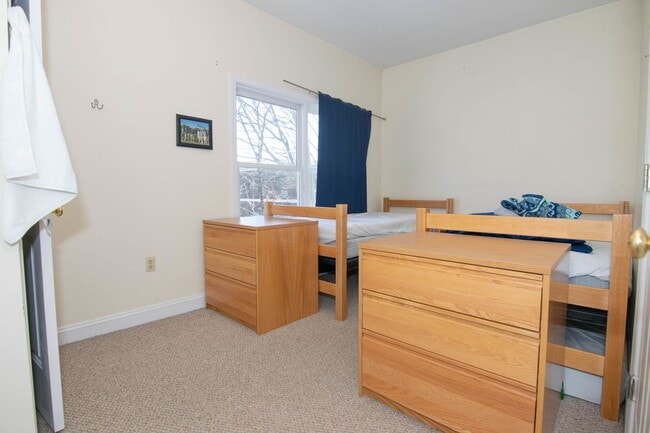 Building Photo - WOW!!  NO FEE!!!   BRIGHTON CENTER 3 BED/2.5 BATH WITH PARKING INCLUDED FOR JUNE 1ST!!