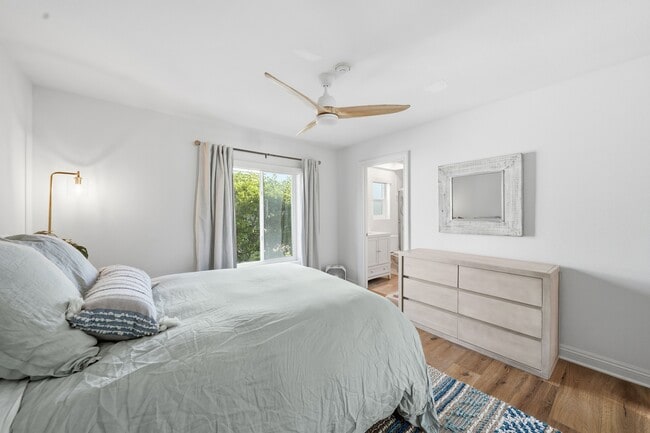 Building Photo - 125 S Juanita Ave