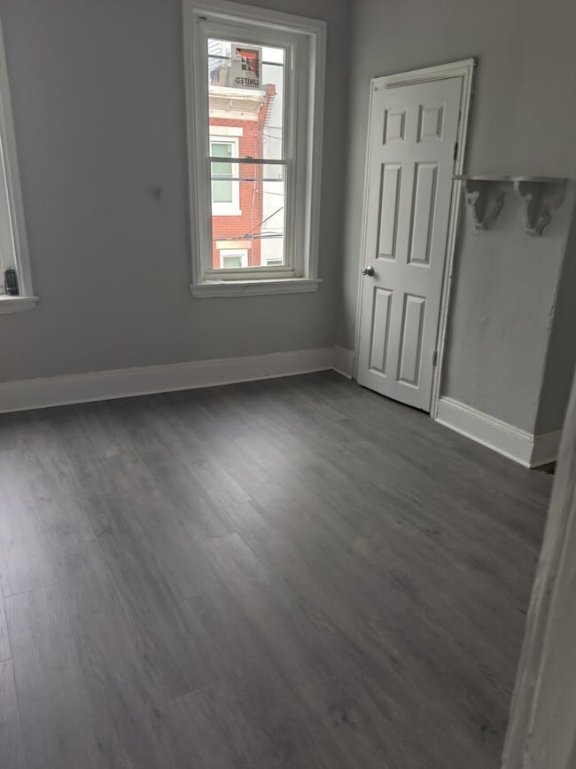 Building Photo - 2045 Fernon St