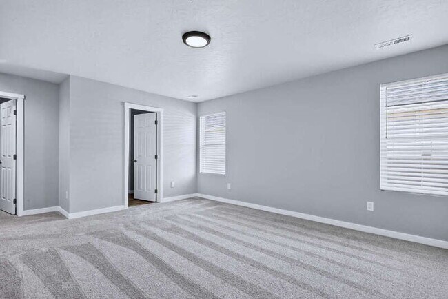 Building Photo - 297 N Madrone Ave