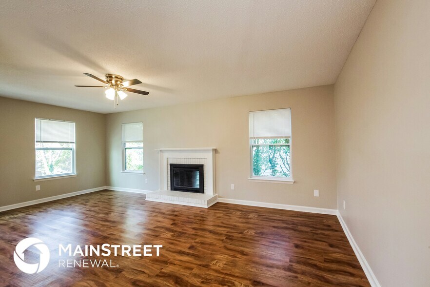 Building Photo - 3916 Armitage Dr