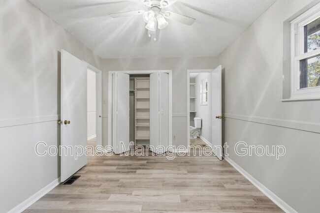 Building Photo - 7800 Temple Acres Dr