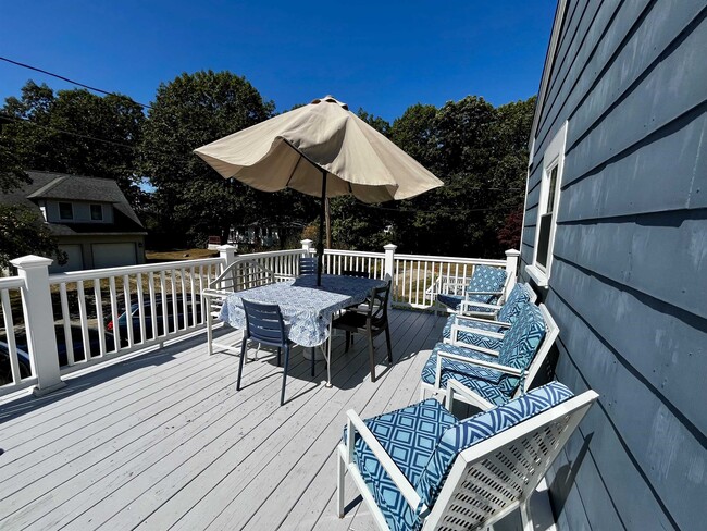 Building Photo - 15 Manor Dr