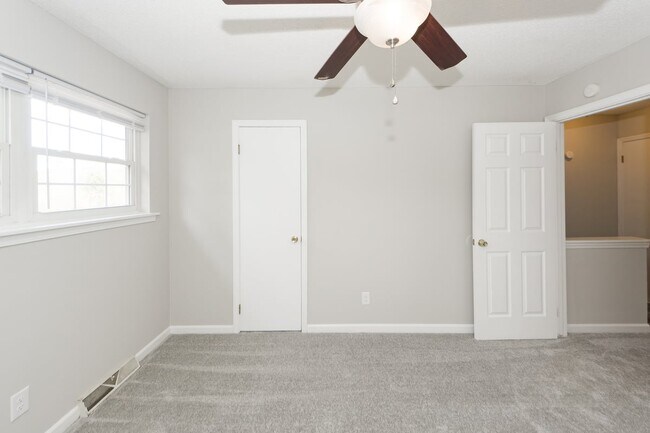 Building Photo - 1305 Mathis Ferry Rd