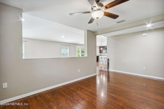 Building Photo - 4619 Pine Lake Dr