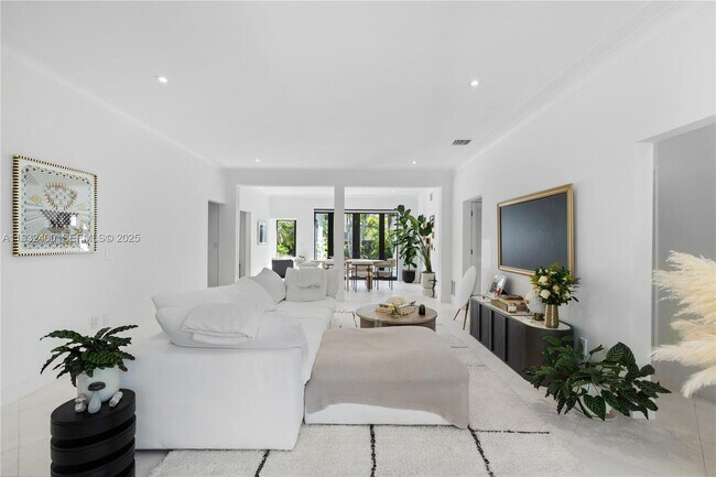 Building Photo - 2489 Meridian Ave