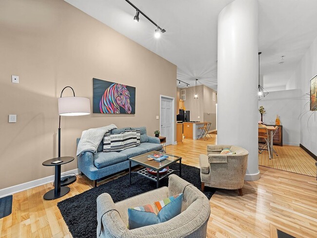 Building Photo - 211 E Ohio St