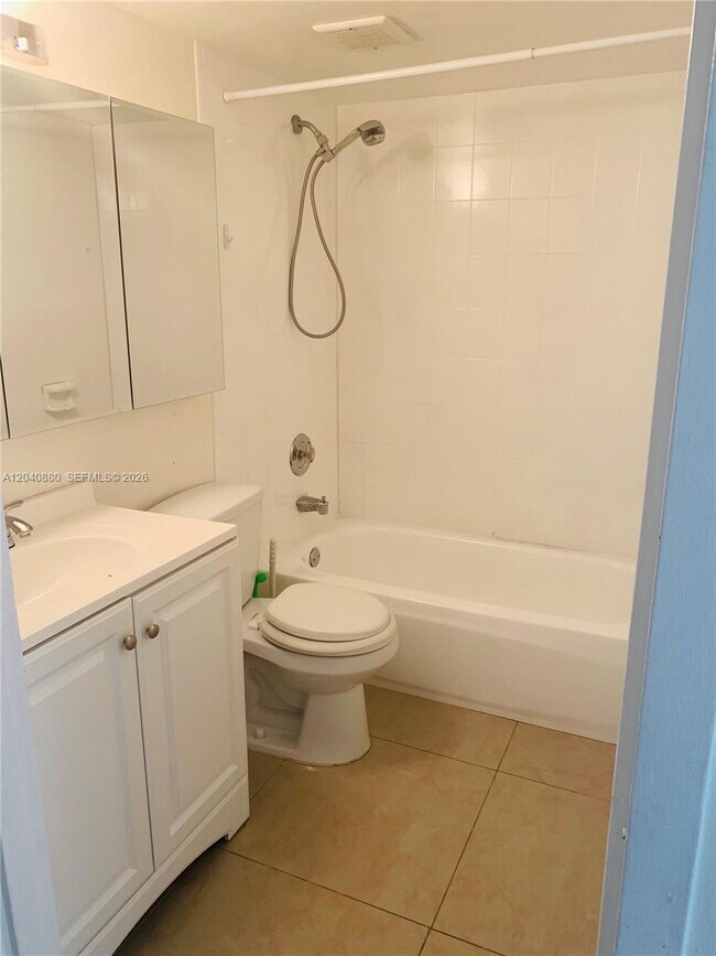 Building Photo - 2715 Tigertail Ave